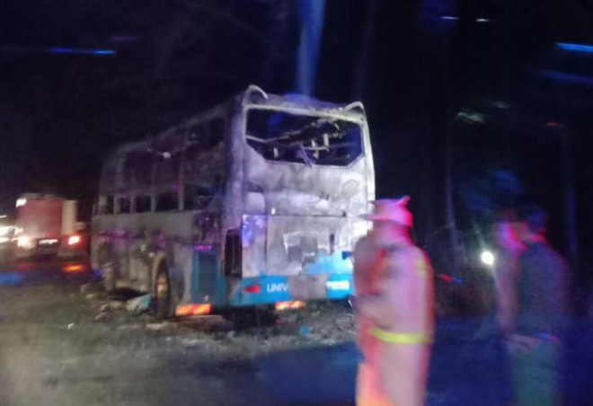 Xe khách bốc cháy ngùn ngụt trên đường Hồ Chí Minh, tài xế nhảy khỏi xe thoát chết - 2