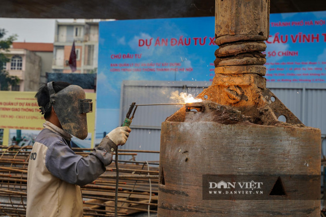 Cầu vượt sông Hồng hơn 2.500 tỷ gấp rút thi công sau kỳ nghỉ Tết - 9