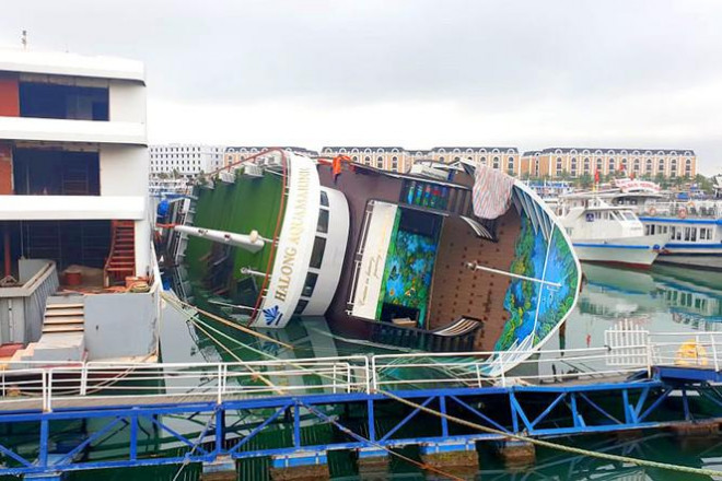 Du thuyền tiền tỷ bất ngờ lật nghiêng khi đang neo đậu ở cảng Tuần Châu - 2