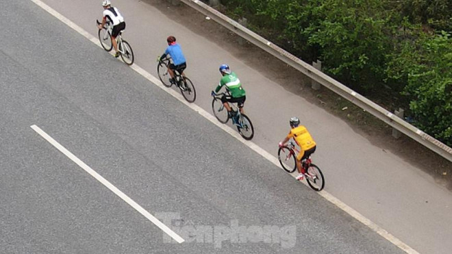 Lạnh gáy cảnh "đua" xe đạp, lái ba gác trên đại lộ Võ Nguyên Giáp - 2