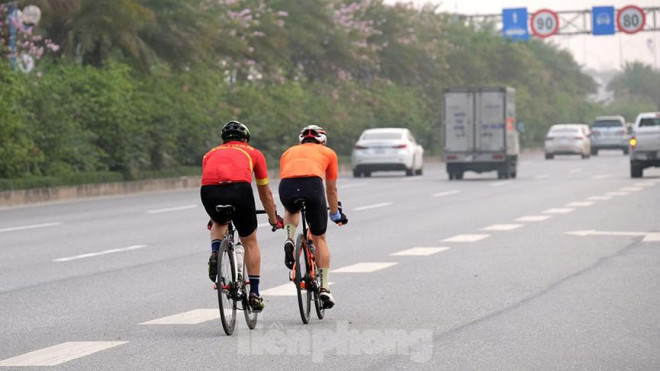 Lạnh gáy cảnh "đua" xe đạp, lái ba gác trên đại lộ Võ Nguyên Giáp - 3