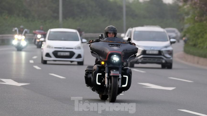 Lạnh gáy cảnh "đua" xe đạp, lái ba gác trên đại lộ Võ Nguyên Giáp - 5