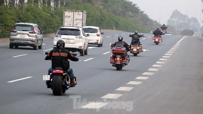 Lạnh gáy cảnh "đua" xe đạp, lái ba gác trên đại lộ Võ Nguyên Giáp - 6