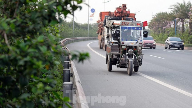 Lạnh gáy cảnh "đua" xe đạp, lái ba gác trên đại lộ Võ Nguyên Giáp - 7