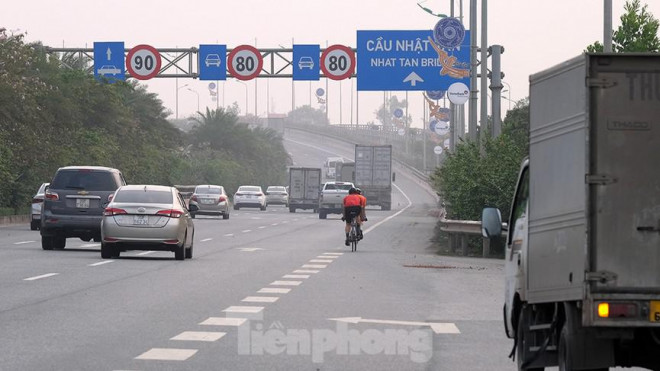 Lạnh gáy cảnh "đua" xe đạp, lái ba gác trên đại lộ Võ Nguyên Giáp - 8