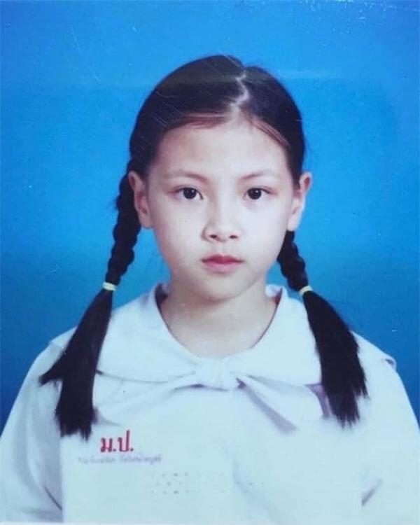 Loạt ảnh thẻ thời đi học khẳng định nhan sắc "đỉnh cao" của mỹ nhân Thái Lan Baifern Pimchanok - 2