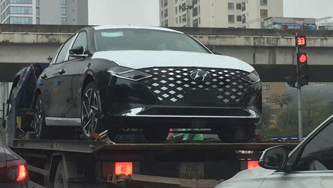 Hyundai Grandeur 2020 bất ngờ xuất hiện trên xe chuyên chở tại Hà Nội - 1