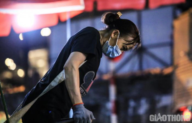 Ước mong lấy công việc làm quà 8/3 của những nữ "cửu vạn" chợ Long Biên - 8