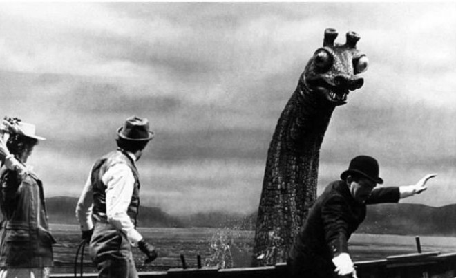 Tìm thấy chiếc tàu chiến nghi bị quái vật hồ Loch Ness tấn công - 1