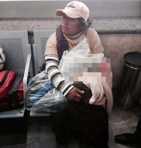 The woman hugged the plastic wrap at the bus stop, thinking the kidnapper, but the truth was too heartbreaking - 2