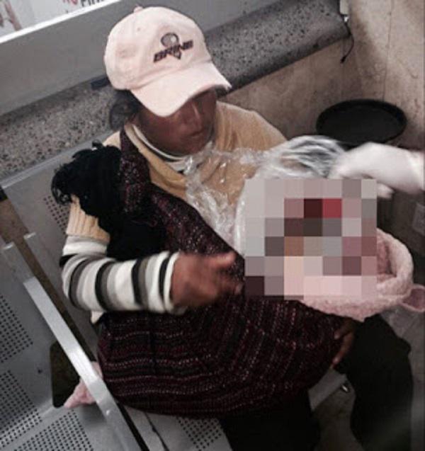 The woman hugged the plastic wrap at the bus stop, thought it was a kidnapper, but the truth was too painful - 1
