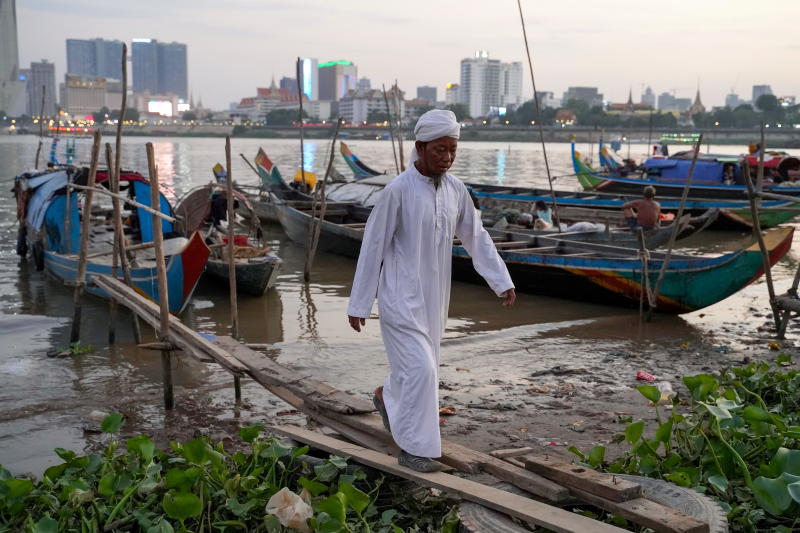 Ngư dân Campuchia khổ sở vì mực nước sông Mekong giảm mạnh - 1