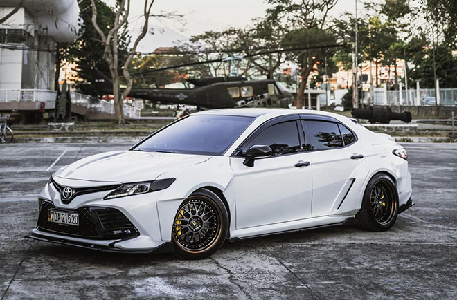 Chiêm ngưỡng Toyota Camry bản độ như siêu xe tại Việt Nam - 1