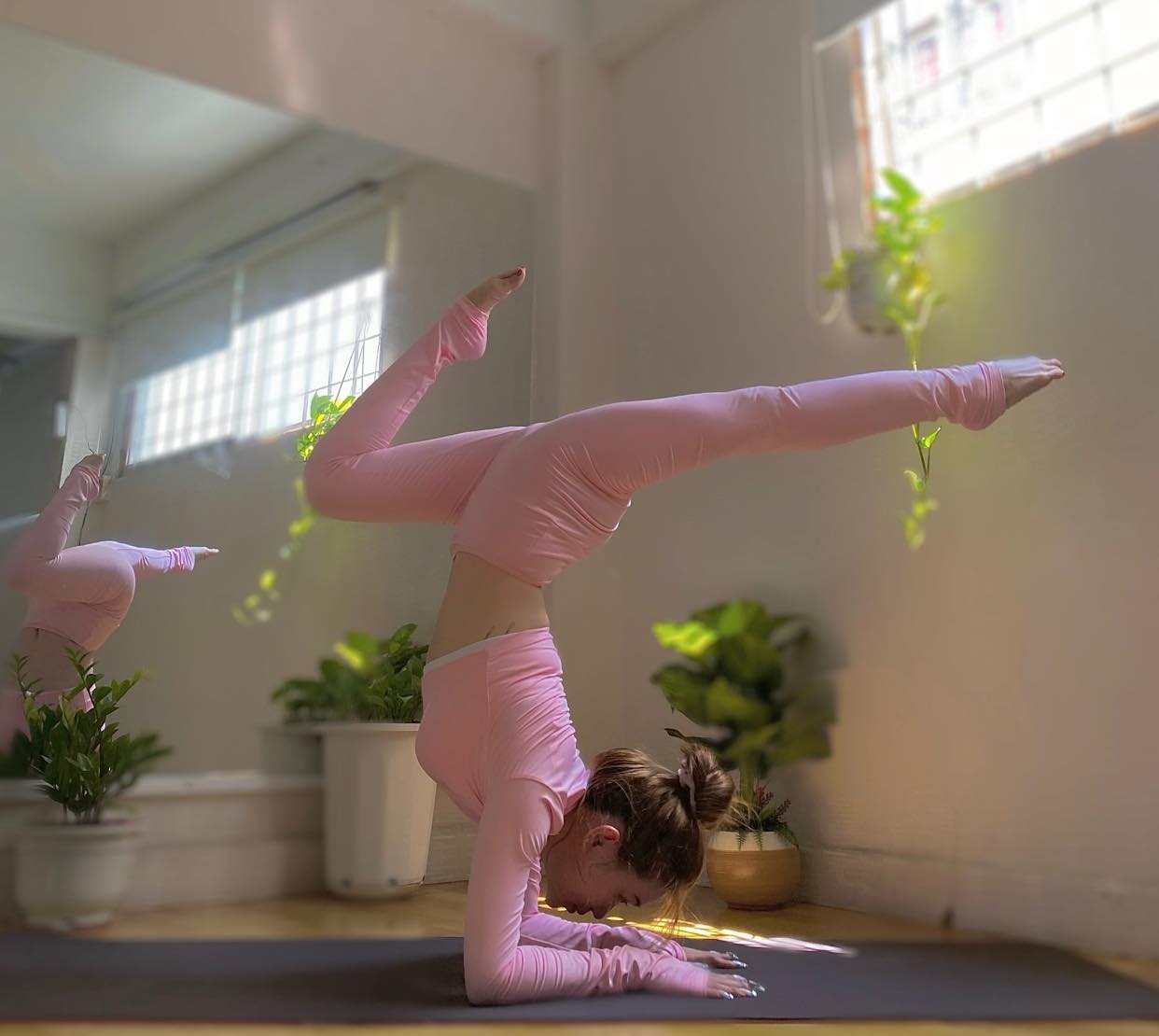 "Mỹ nhân Việt mê phi công trẻ" mặc bikini sợi mỳ đẹp không chỗ chê nhờ tập như làm xiếc - 4