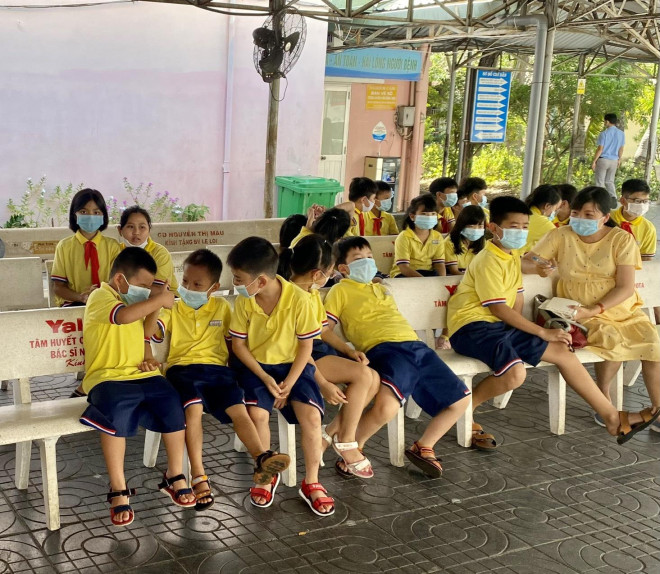 Hàng chục học sinh Trường Tiểu học Lê Lợi, TP Vũng Tàu được đưa vào viện cấp cứu - 1