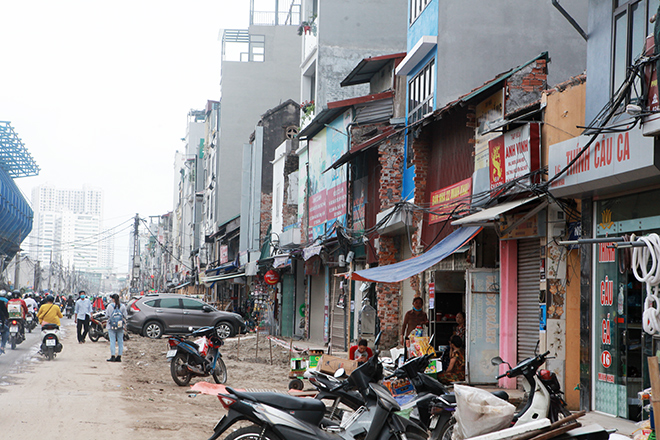 Hà Nội: Nhà “kì dị” trên đường vành đai 2, còn một bức tường vẫn giữ - 12