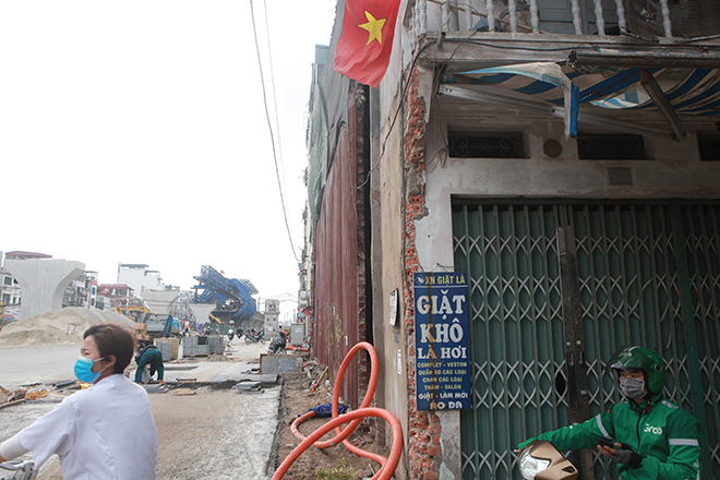 Hà Nội: Nhà “kì dị” trên đường vành đai 2, còn một bức tường vẫn giữ - 6