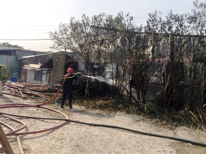 Khói lửa “nhấn chìm” 3 căn nhà ở Sài Gòn - 5