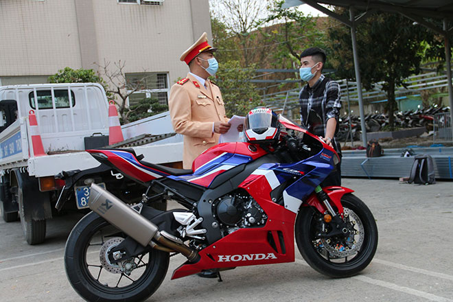 Trần tình của thanh niên phóng mô tô tốc độ 299km/h trên Đại lộ Thăng Long - 2