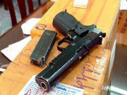 Khởi tố 1 Phó chủ tịch HĐND huyện vì tàng trữ súng