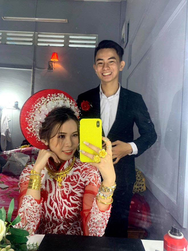 Cô dâu Cà Mau đeo 20 cây vàng, của hồi môn còn &#34;khủng&#34; hơn nhiều - 2