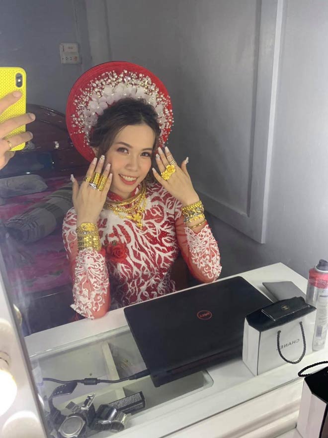 Cô dâu Cà Mau đeo 20 cây vàng, của hồi môn còn "khủng" hơn nhiều - 4