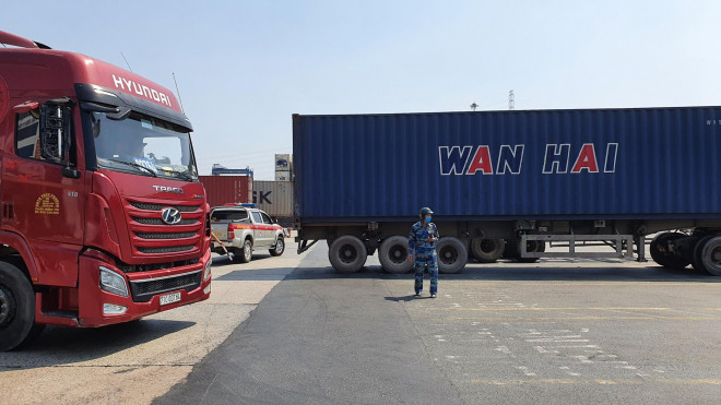 Lật tẩy "thuật ẩn thân" của nhóm tài xế làm chuyện mờ ám ở cảng Cát Lái - 5