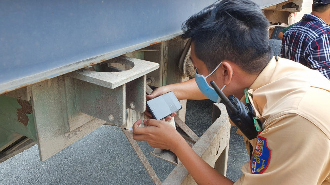 Lật tẩy "thuật ẩn thân" của nhóm tài xế làm chuyện mờ ám ở cảng Cát Lái - 7