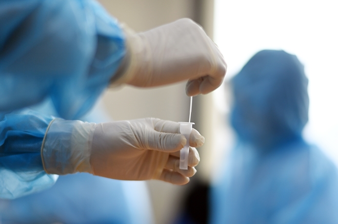 Hà Nội test nhanh COVID-19 cho người dân khu vực nguy cơ cao - 4