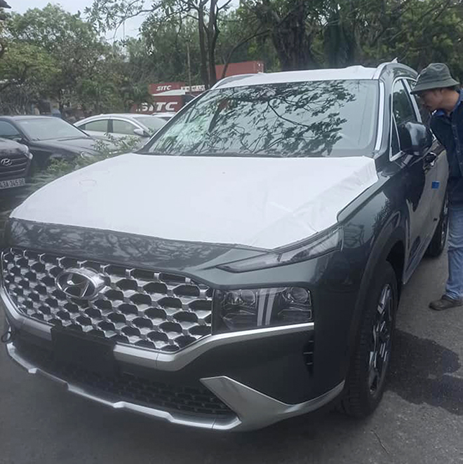 Thêm loạt xe Hyundai SantaFe bản nâng cấp bị bắt gặp trên xe thớt tại Hà Nội - 4