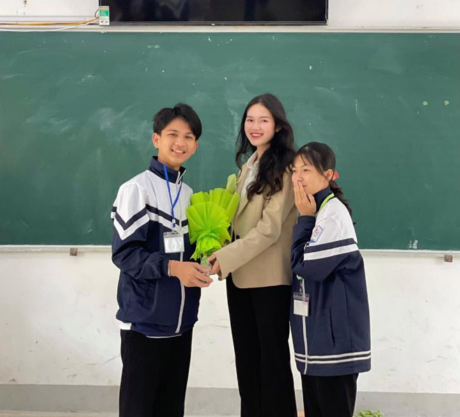 Cô giáo Nghệ An nổi như cồn vì quá xinh, dân mạng soi ra "profile" khủng miễn bàn - 1