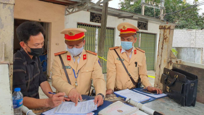 Phạt vi phạm tốc độ: Đòi bằng chứng chưa đủ, bắt CSGT chở đi ngó biển báo - 2