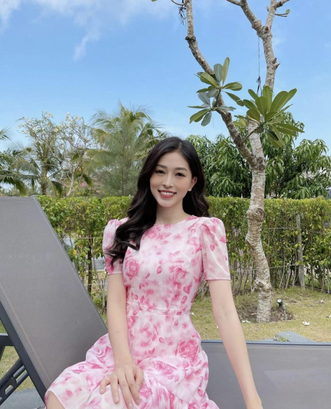 Nhan sắc mộc mạc của Đỗ Thị Hà tiếp tục ghi điểm, Tiểu Vy diện váy cắt xẻ táo bạo - 8