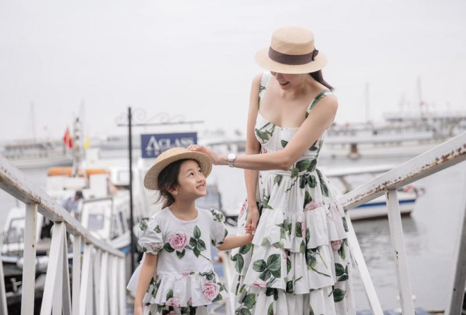 Nhan sắc mộc mạc của Đỗ Thị Hà tiếp tục ghi điểm, Tiểu Vy diện váy cắt xẻ táo bạo - 9