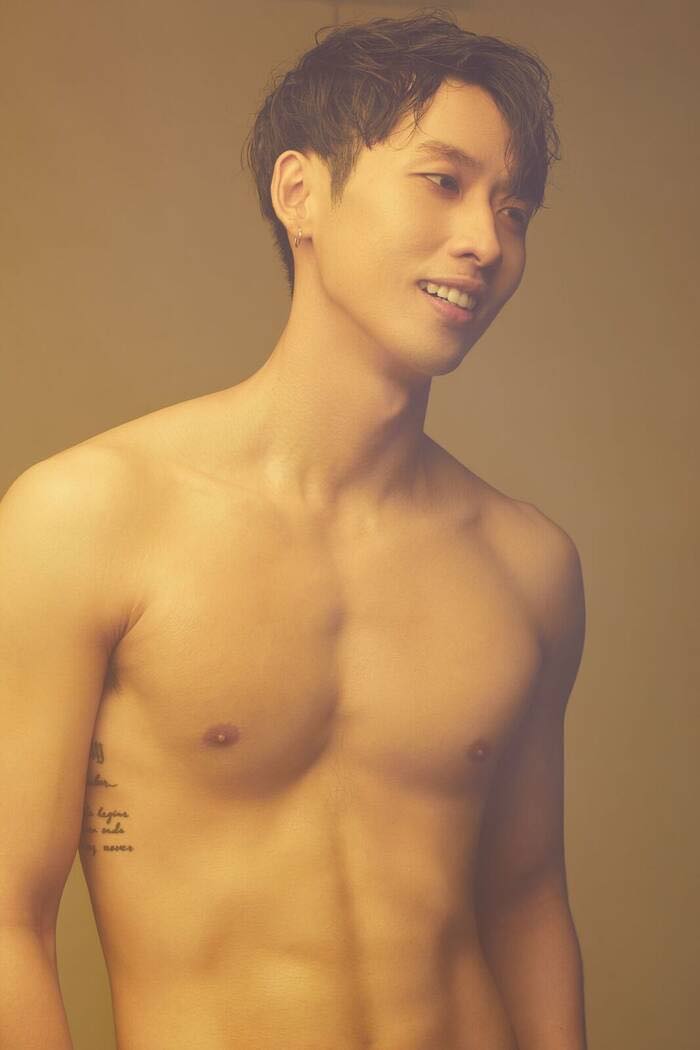 "Con trai" Trấn Thành là nam thần mới, từng nặng gần 100kg, "lột xác" với body 6 múi vạm vỡ - 2