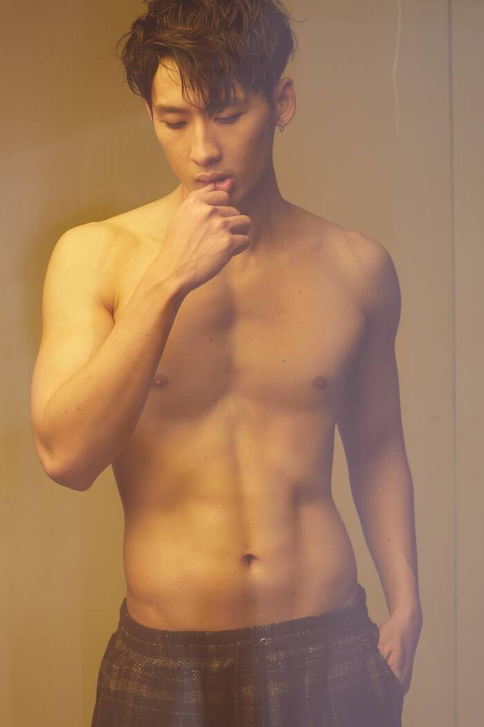 "Con trai" Trấn Thành là nam thần mới, từng nặng gần 100kg, "lột xác" với body 6 múi vạm vỡ - 3