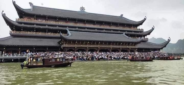 5 vạn người chen chân đi lễ: Đại diện chùa Tam Chúc nói gì? - 3