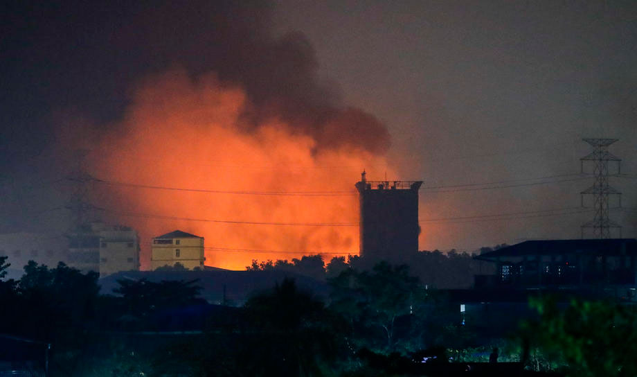 Nhiều nhà máy TQ bị đốt phá ở Myanmar: Bắc Kinh chính thức lên tiếng - 1