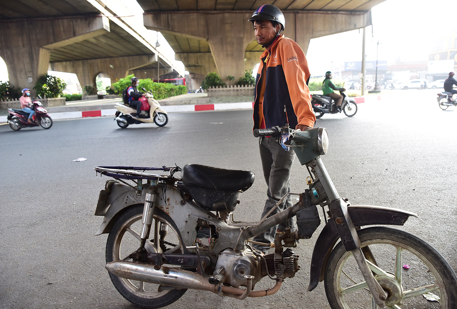 CSGT truy quét &#34;xe mù&#34;, xe cà tàng tung hoành ở Sài Gòn - 3