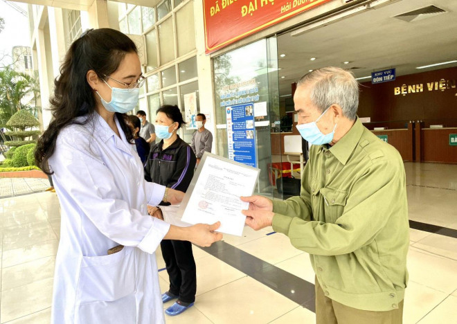 Bệnh nhân nặng ở Hải Dương vừa được chữa khỏi COVID-19: "Các bác sĩ đã sinh ra tôi lần 2…" - 2
