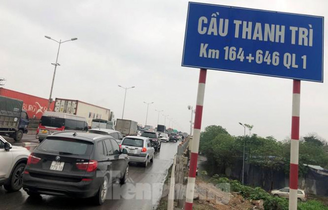 Cầu Thanh Trì ùn tắc trong ngày đầu hạ tốc độ xuống 60km/h - 3