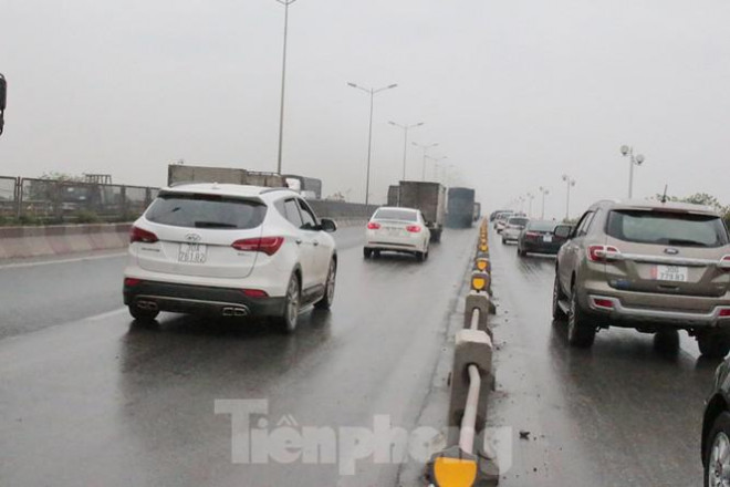 Cầu Thanh Trì ùn tắc trong ngày đầu hạ tốc độ xuống 60km/h - 5