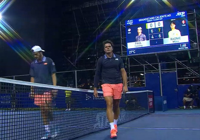 "Tiểu Federer" đi tiếp vì đối thủ bỏ cuộc, Tsitsipas hẹn đấu "Người khổng lồ" - 1