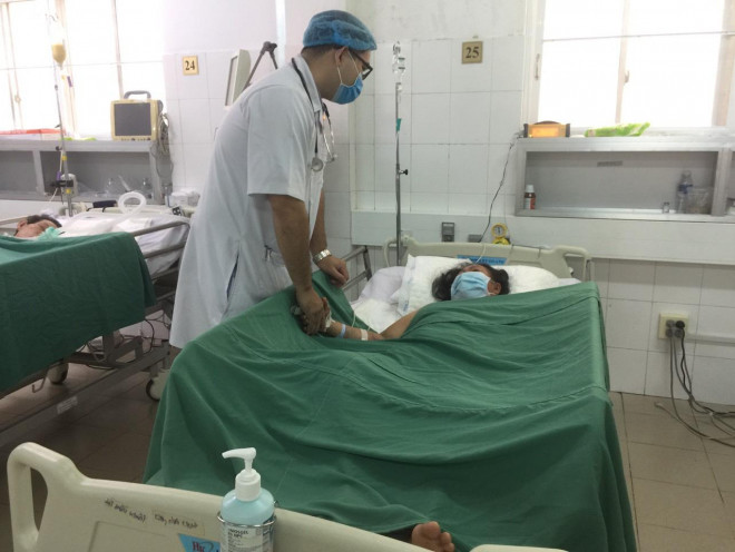 Đi cắt lá sả trên núi, 2 người bị rắn chàm quạp cắn nguy kịch - 3