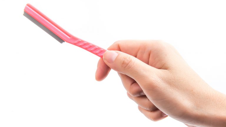 Phụ nữ có nên cạo lông mặt? - 3