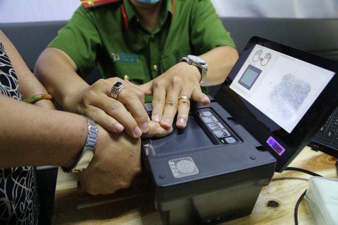 Cận cảnh xe lưu động đến tận khu phố cấp CCCD gắn chip - 6