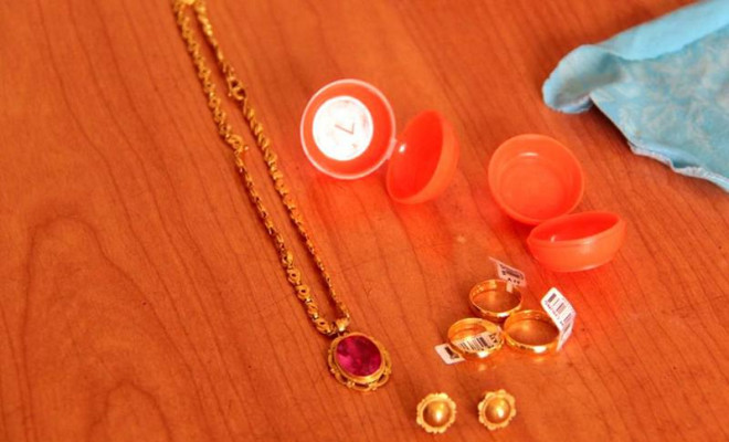 Nhặt vàng trong ủng cao su, người mua phế liệu trả người mất - 2