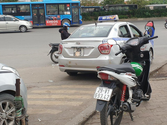 Tài xế hí hửng khoe mánh khóe để "qua mặt" hệ thống camera phạt nguội ở Hà Nội - 2