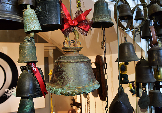 "Kho báu" treo lủng lẳng trong nhà của ông lão Sài thành - 3