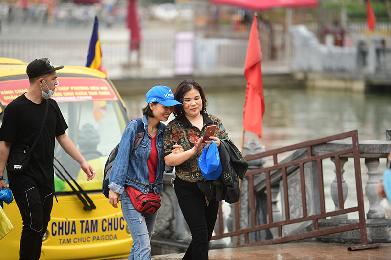 Sau vụ “biển người” chen chúc đi lễ, chùa Tam Chúc hoạt động như thế nào? - 13